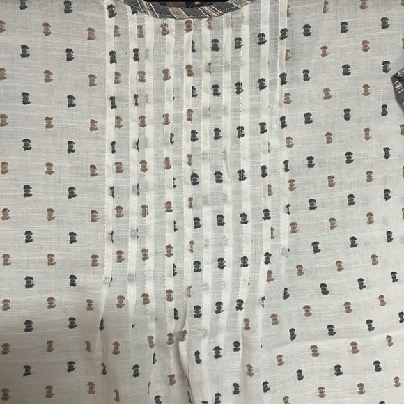 Mine size Large White with Gray and Tan Swedish Dot Flutter Sleeveless Blouse - Picture 3 of 8